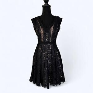 Heartloom black lace mini dress 🖤 Size XS